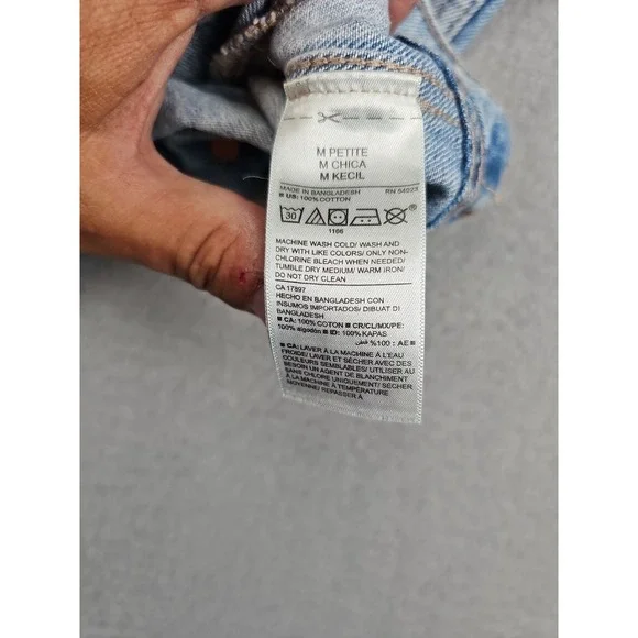 Old Navy Denim Jacket Women's‎ Medium Petite Light Blue Distressed Destructed - Picture 7 of 9